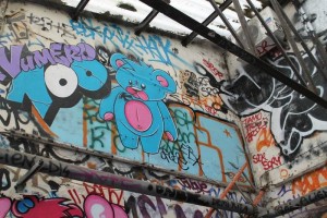 image street-art les basiques parisiens quatrième