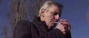 image Bernard de la Villardière fumant un joint