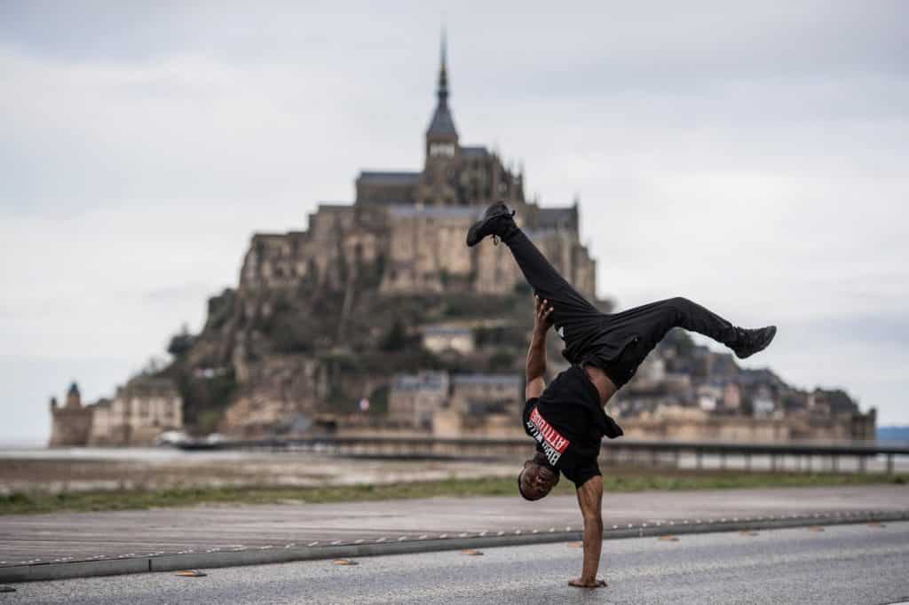 image breakdance red bull mont st michel