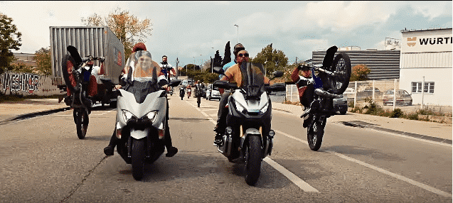 image clip alonzo jul sur la moto