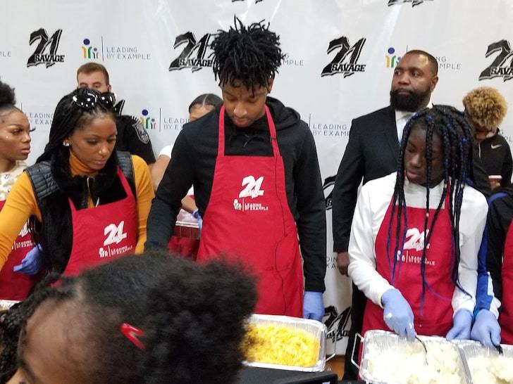 Pour Thanksgiving, 21 Savage distribue 300 repas à des familles en Géorgie