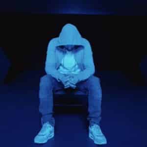 Eminem se met dans la peau d'un tueur de masse dans "Darkness" [Clip]