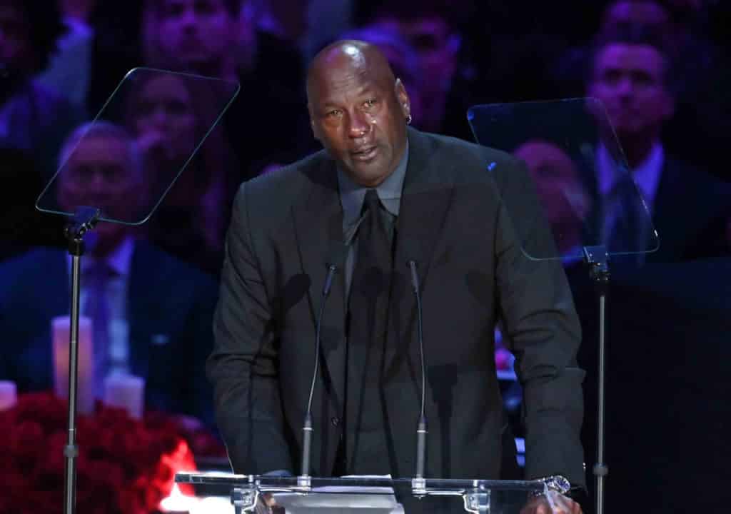 Michael Jordan fait un discours pour Kobe Bryant