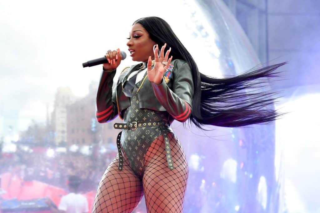 megan thee stallion porte plainte contre son label