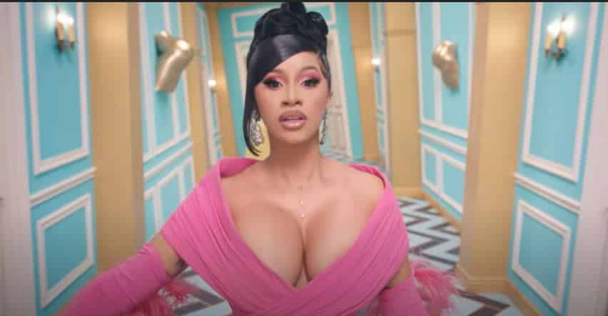 Une photo de Cardi B topless enflamme twitter