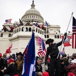 Des manifestants pro-trump prennent d'assaut le Capitol