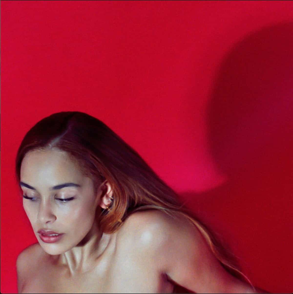 Jorja Smith nous envoute avec « Be Right Back »