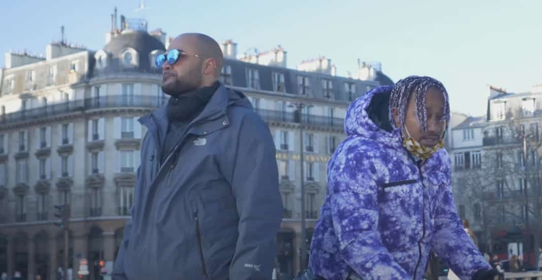 Rom D Odsu et Wendee chantent pour « Que Le Dieu Les Bénisse Quand Même»