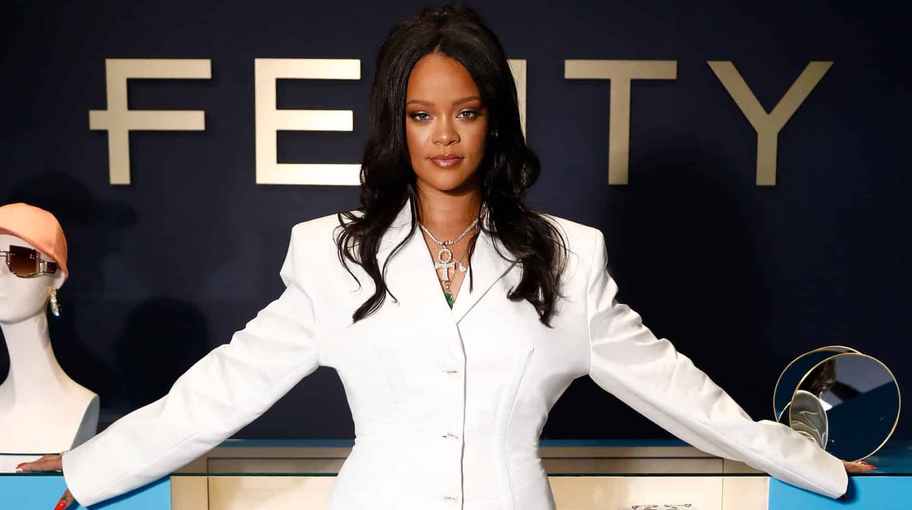 Rihanna lance la 1ère gamme de parfum Fenty