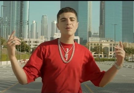 AJ nous embarque pour un voyage à « Dubaï » dans son dernier clip