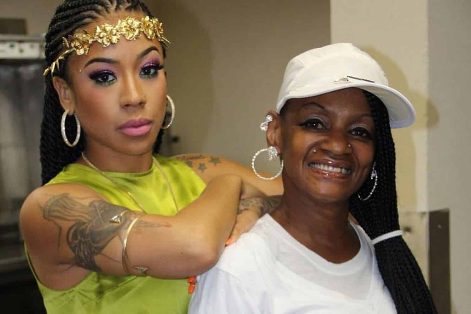 Keyshia Cole partage des photos des funérailles de sa mère