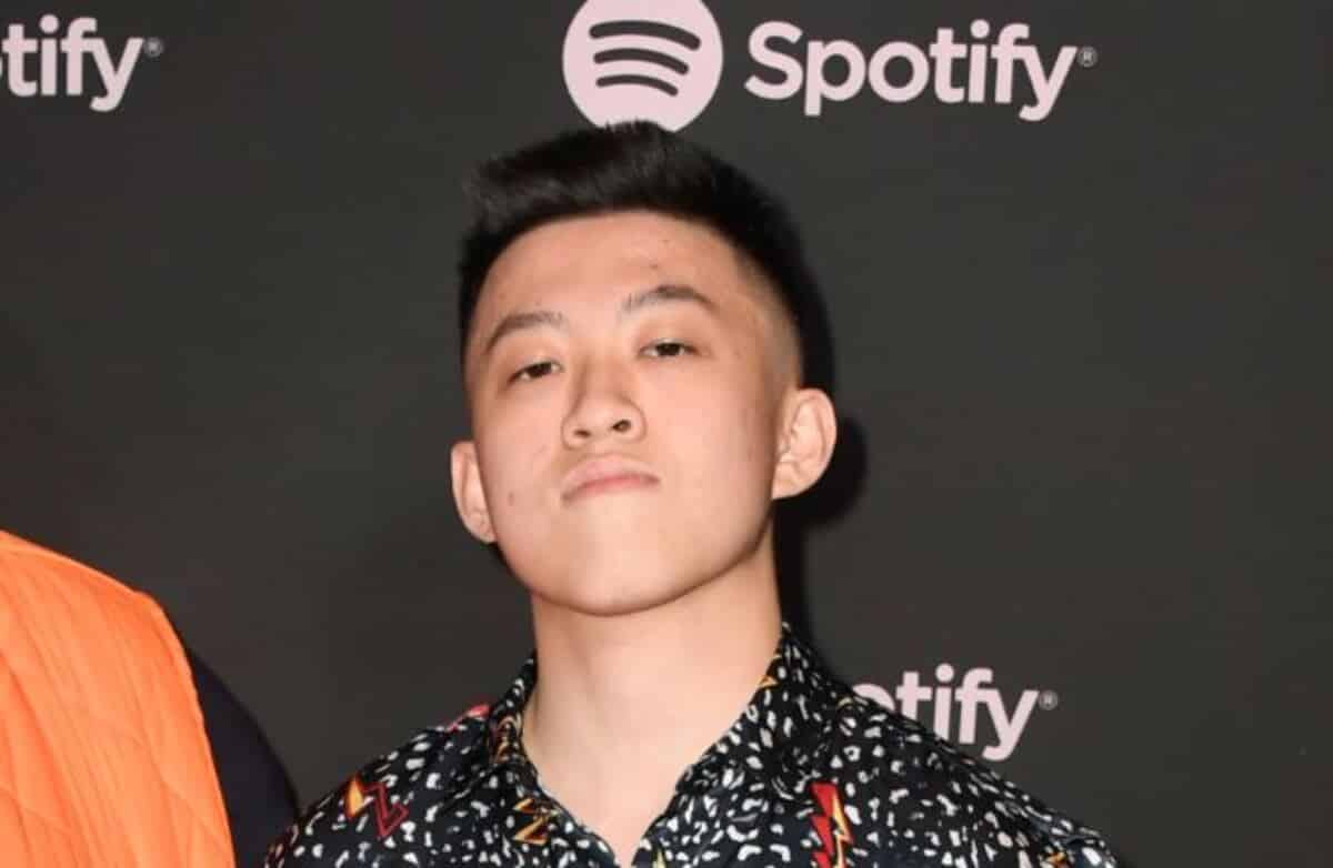 Rich Brian devient le 1er artiste indonésien à atteindre 10 millions d’auditeurs en un mois sur Spotify