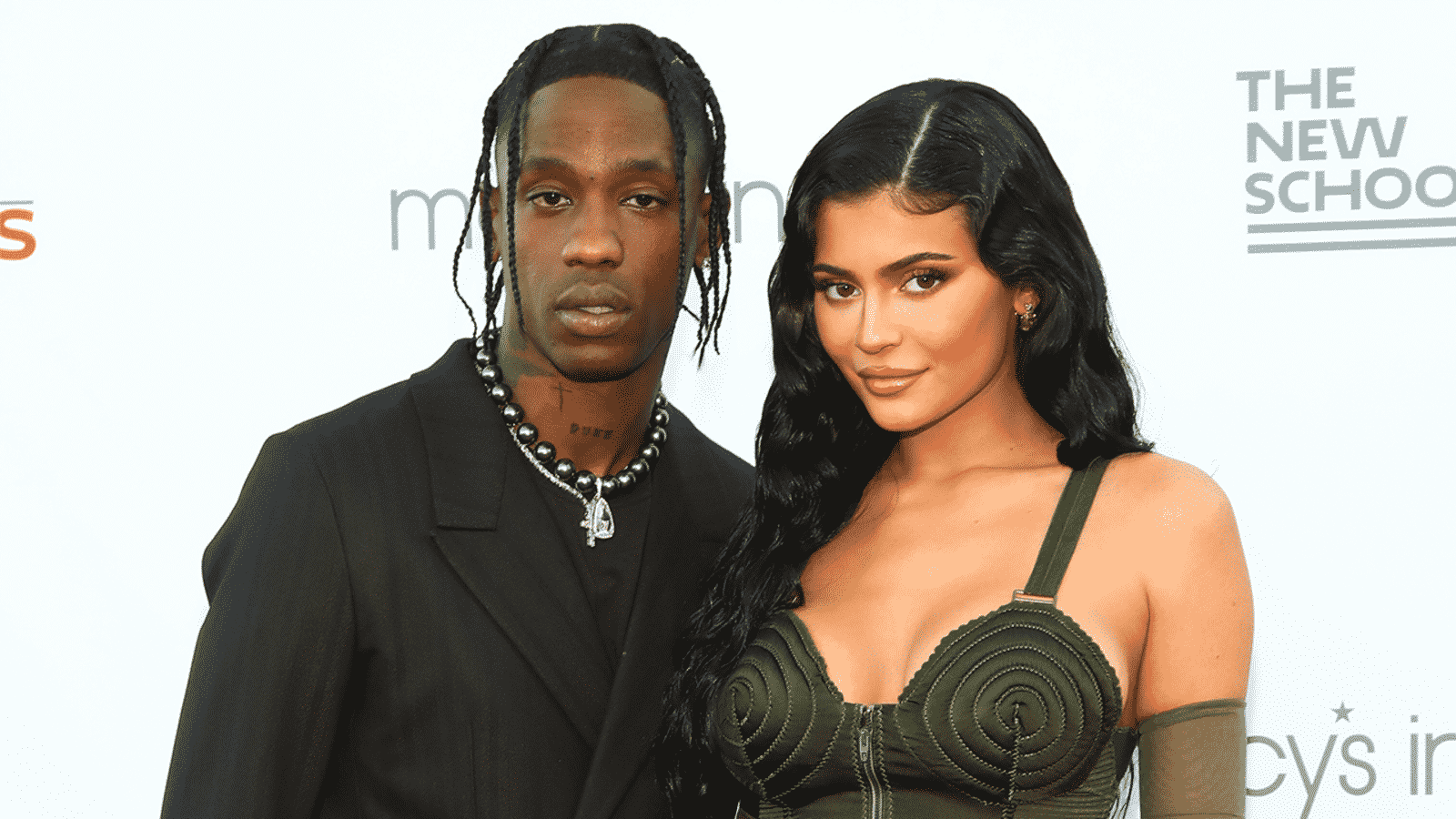 Tragédie d’Astroworld: Kylie Jenner réitère son soutien à Travis Scott au milieu des critiques