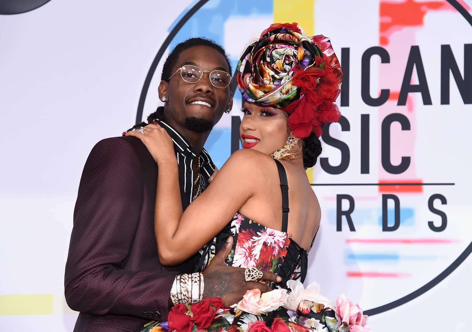 Cardi B Et Ses Enfants Régalent Offset à L’occasion De La Fête Des ...