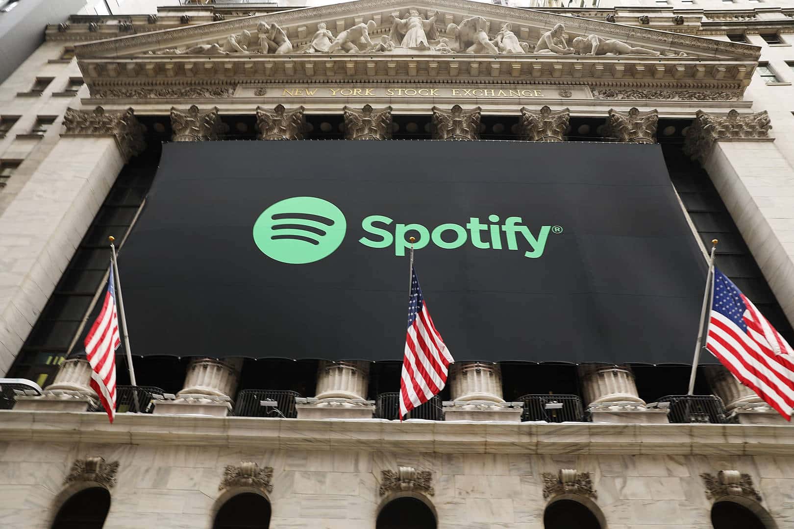 Spotify ajoutera un « avis de contenu » à tous les podcasts qui couvrent COVID-19