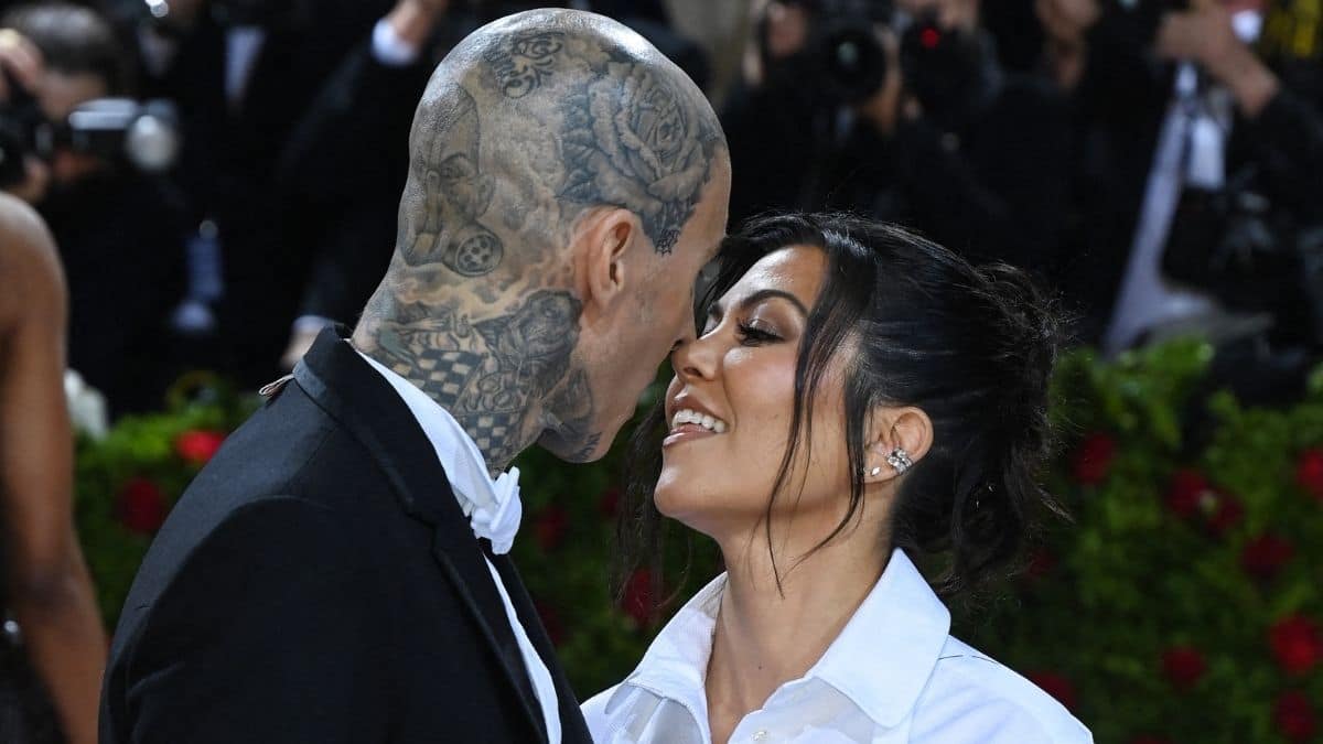 Kourtney Kardashian dévoile que son médecin lui a recommandé de boire le sperme de Travis Barker 4fois par semaine