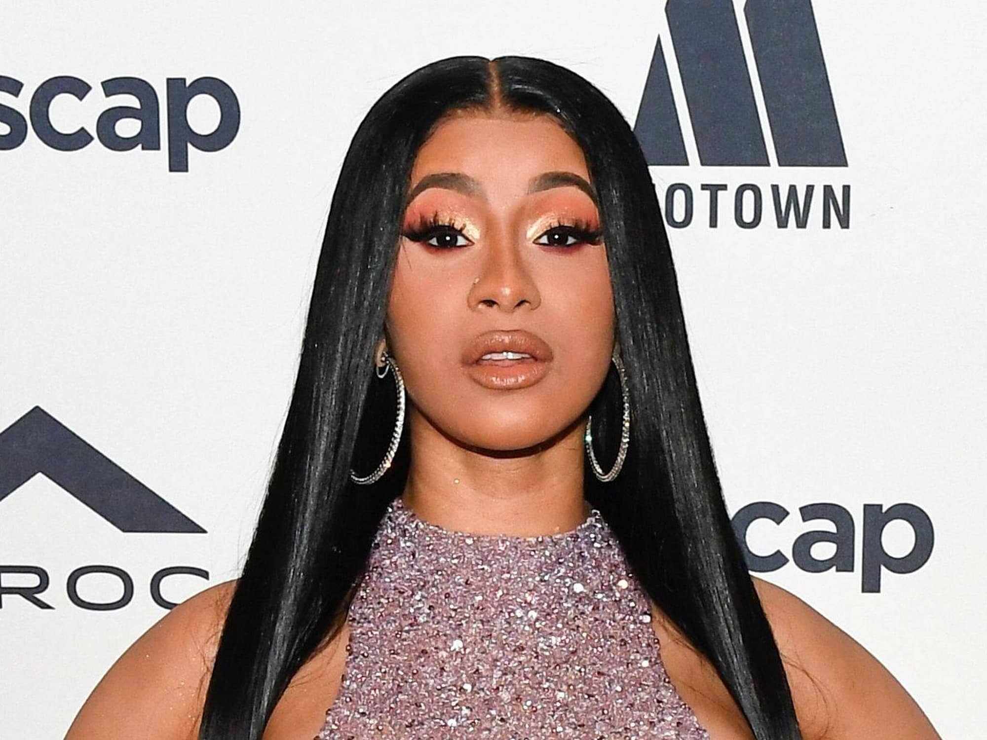 Cardi B Affirme Avoir Reçu 1 Million De Dollars Pour 35 Minutes De ...