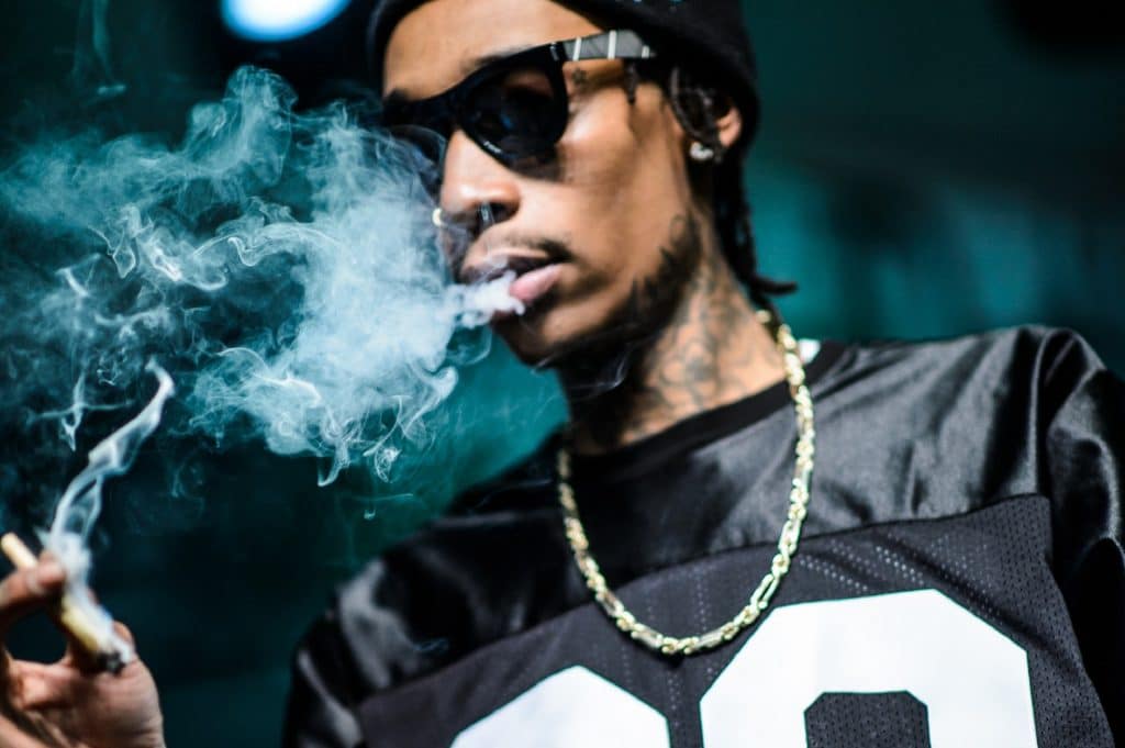 Wiz-Khalifa-fumer-de-herbe