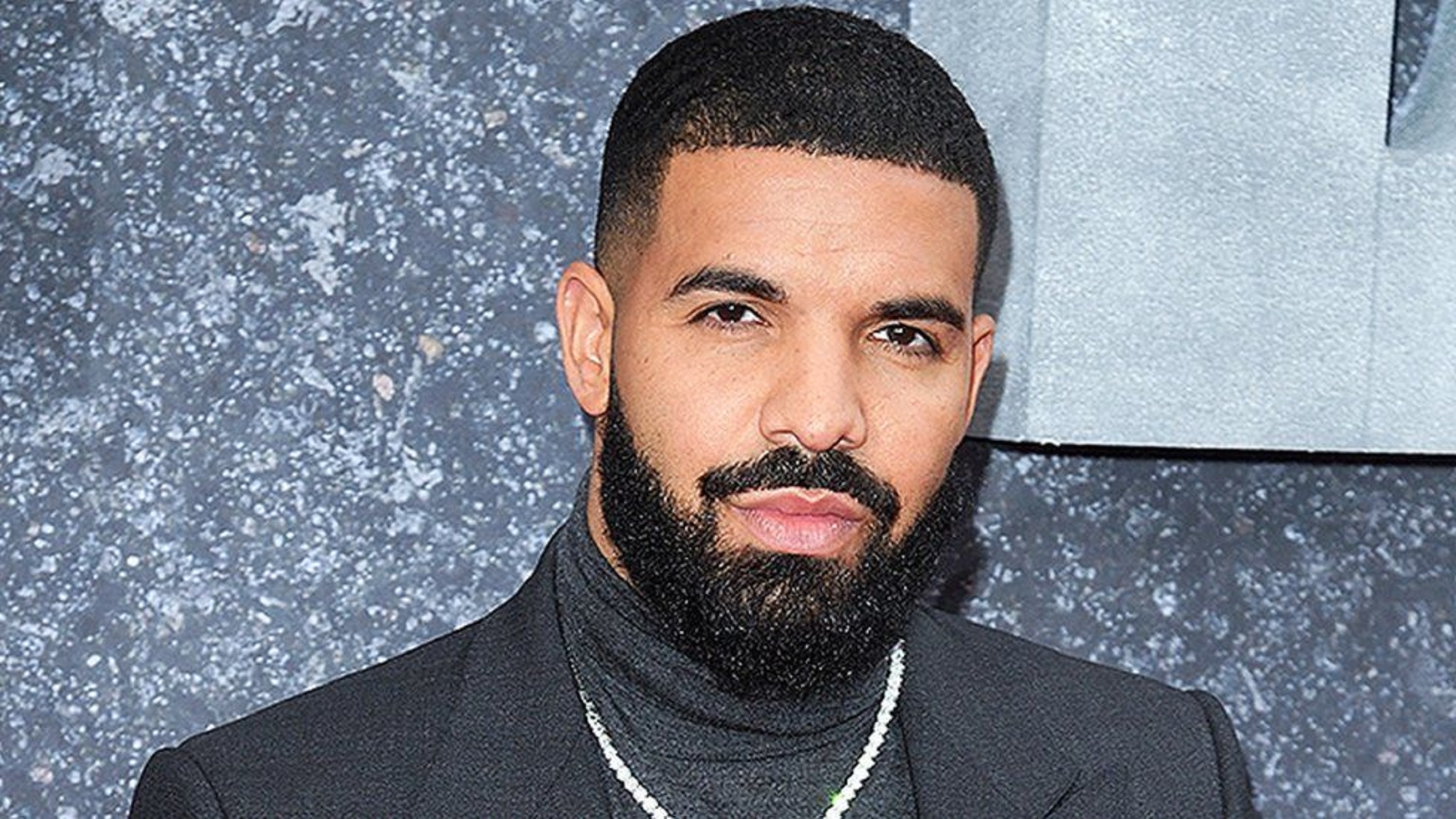 Drake réagit face aux critiques de son recueil de poèmes