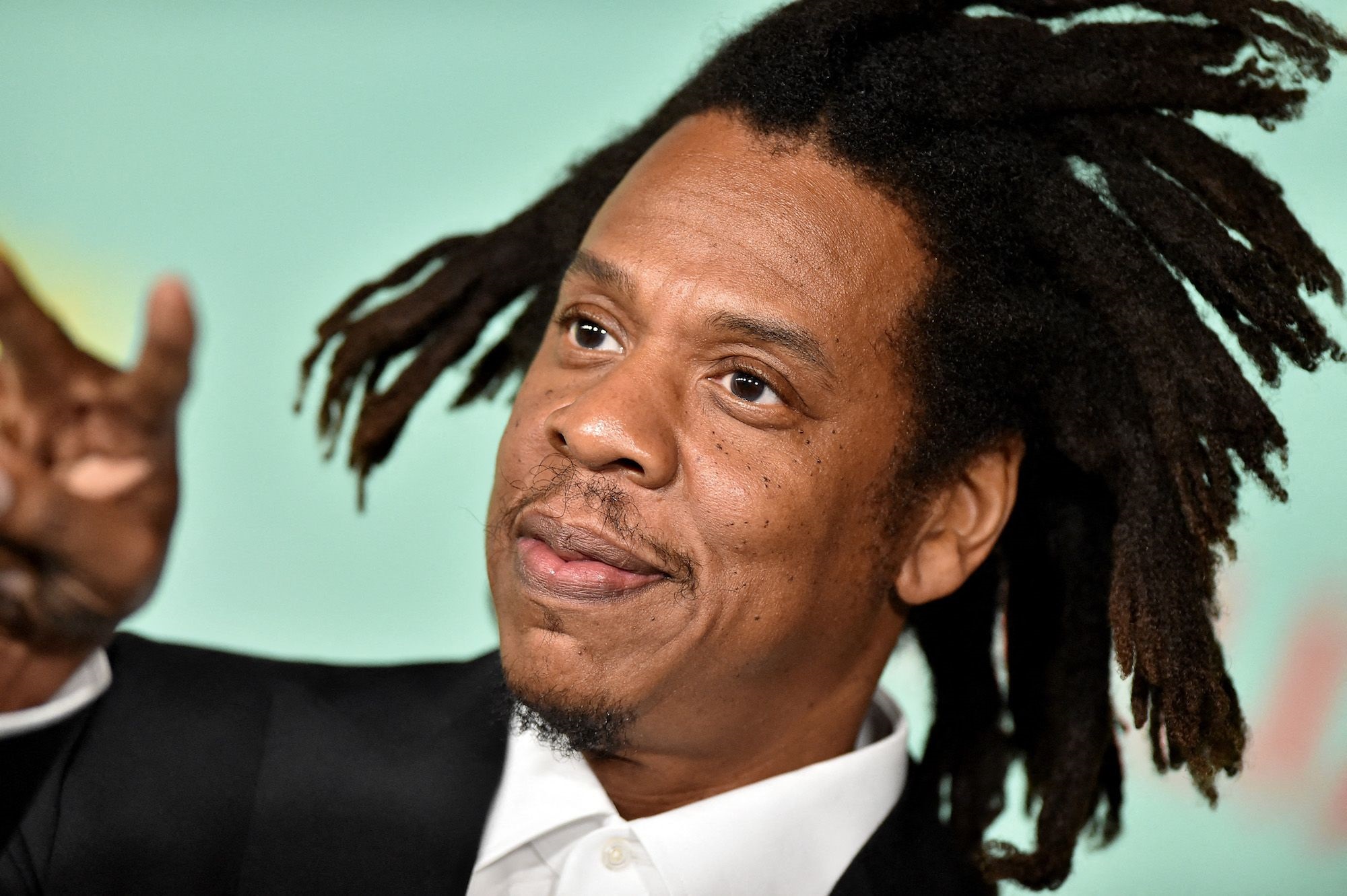 Jay-Z a surpris un fan en lui offrant sa coupe de champagne