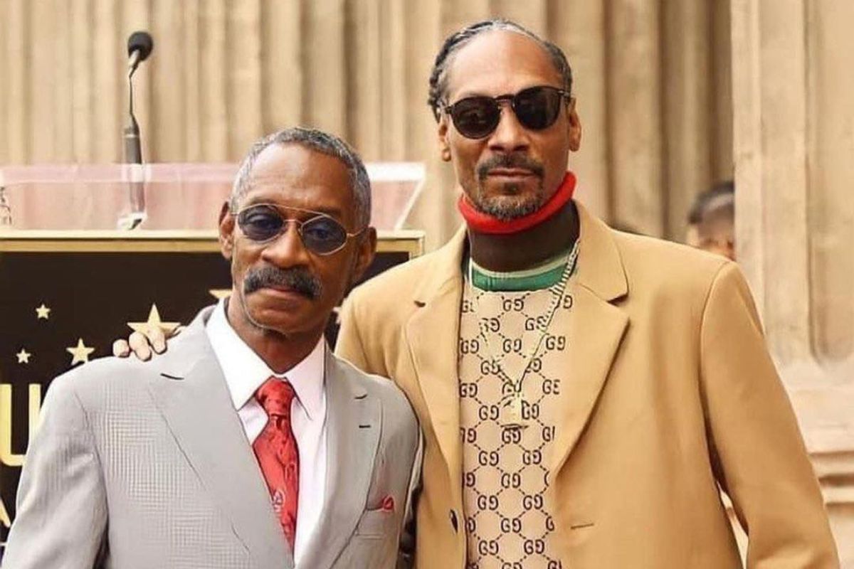 Snoop Dogg félicite son père pour…