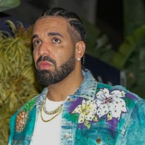 Drake demande journalistes intrusion manoir